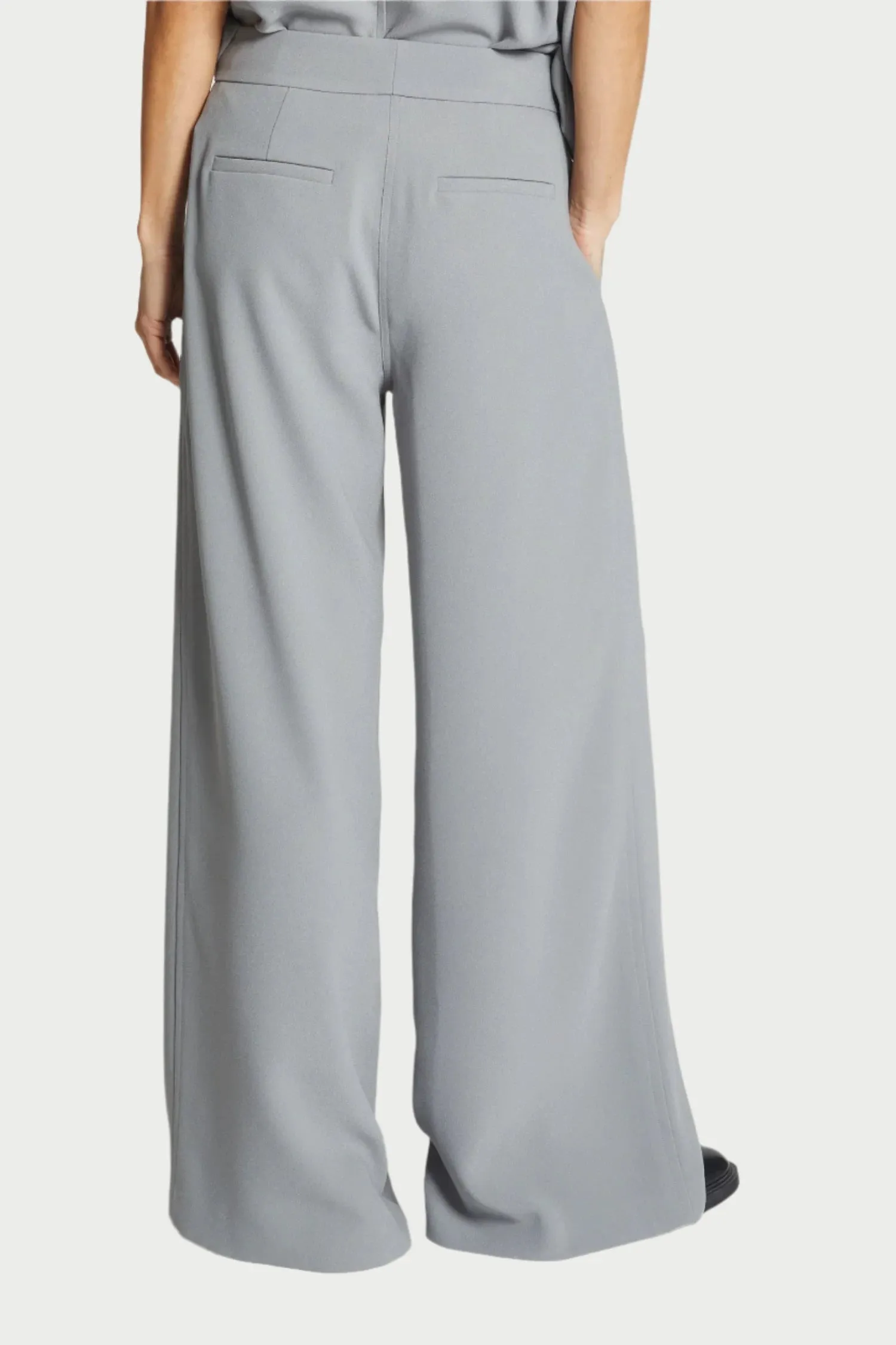 Neve Crepe Pant in Powder Grey